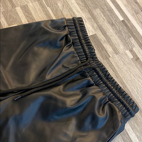 LEATHER JOGGERS 😍👖 - Picture 2 of 4